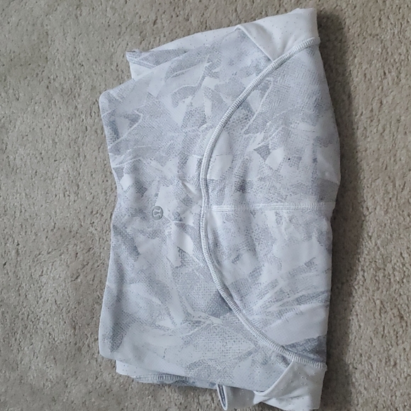 Size 2 lulu pants - Picture 2 of 2